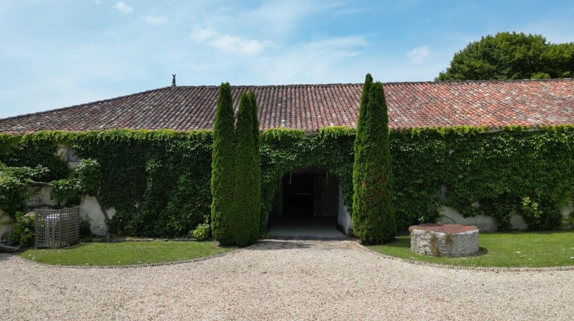 Logis Du Paradis Criteuil-la-Magdeleine Exterior photo