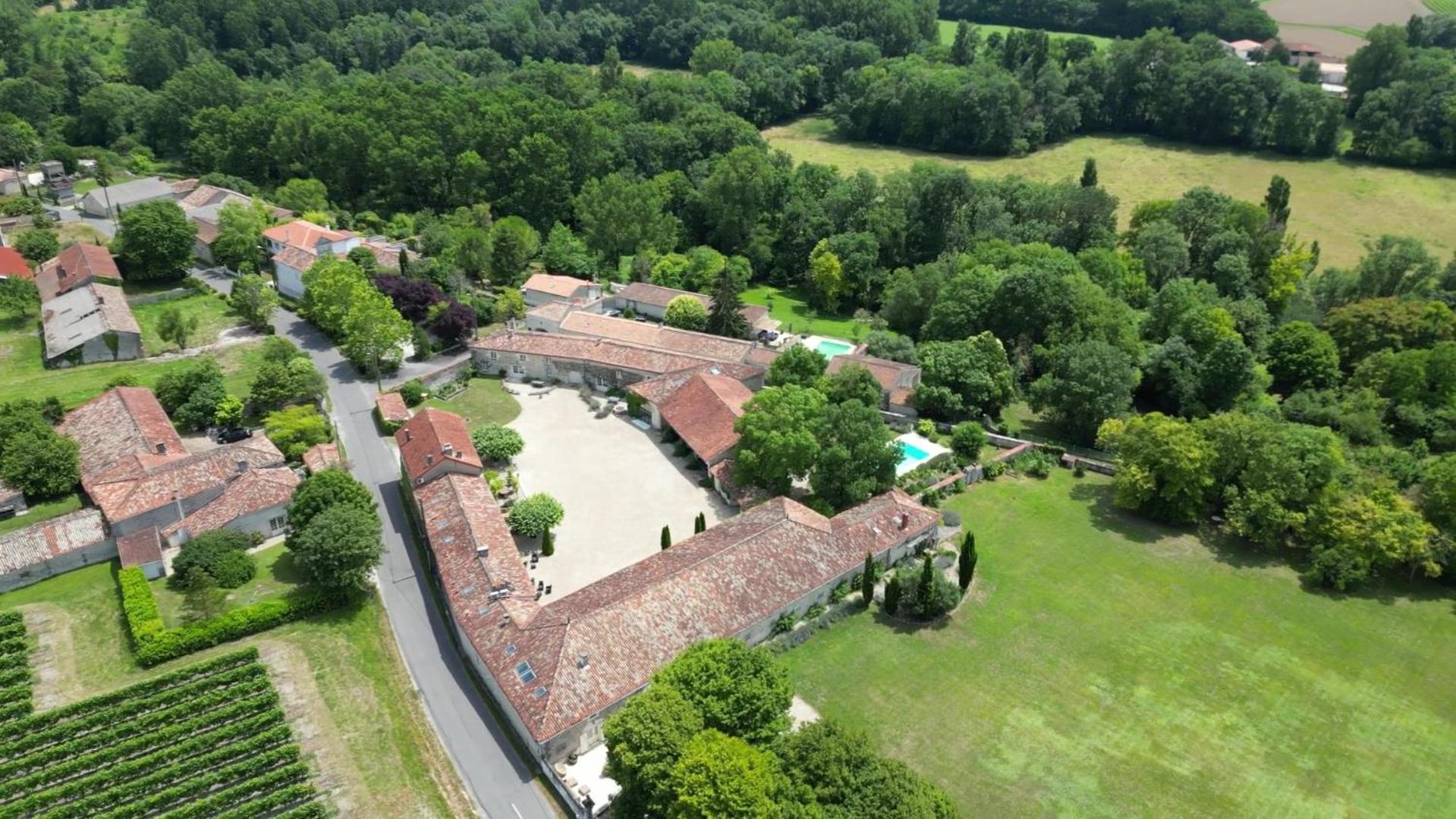 Logis Du Paradis Criteuil-la-Magdeleine Exterior photo